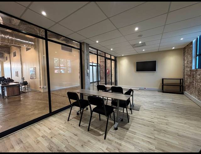 1,508M² OFFICE TO LET IN POINT WATERFRONT